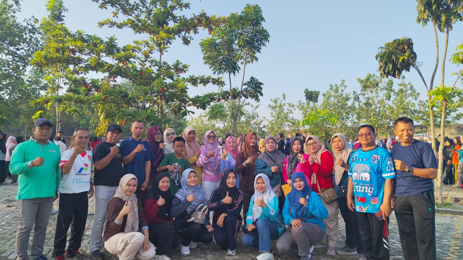 Senam bersama di Stadion Talang Jimar