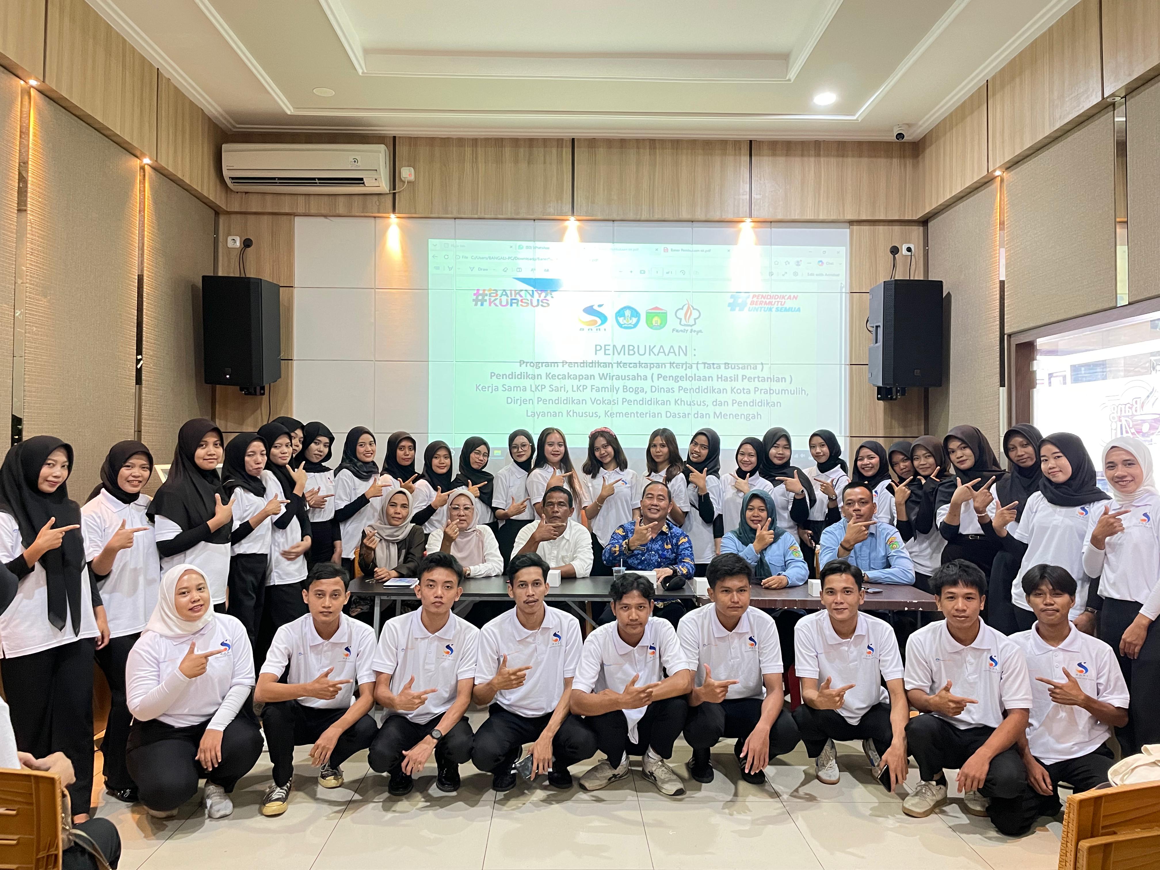 Pembukaan Pelatihan LKP Sari